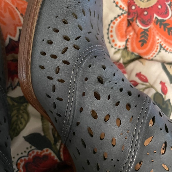 Sofft booties size 6.5- NWOT - Picture 4 of 8